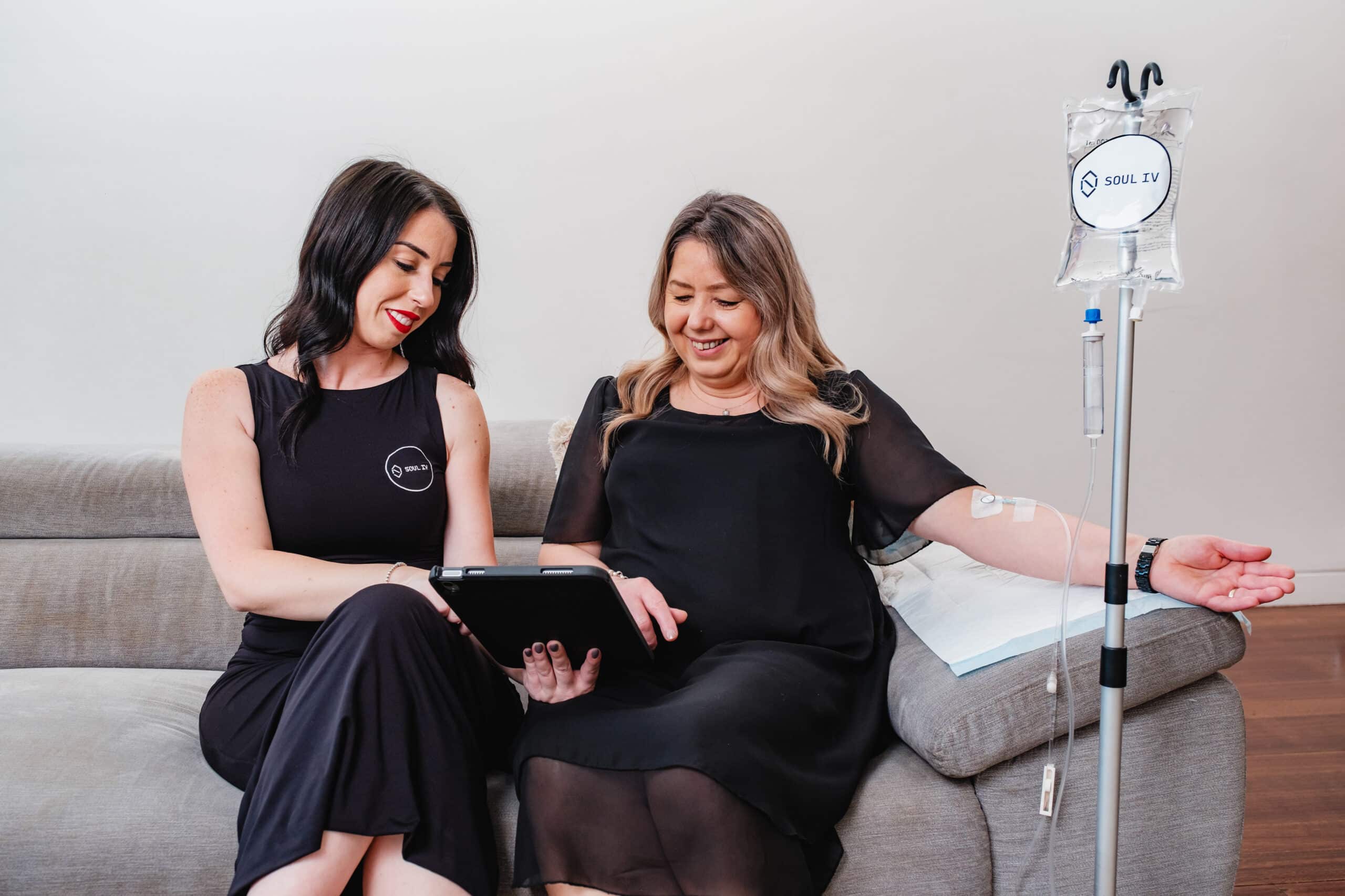 A SOUL IV customer getting expert advice from an IV infusion nurse, IV drip at home Melbourne